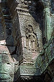 Ta Prohm temple - sculpted devatas